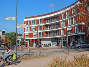 Senioren-Pflegeheim Domizil in Ahrensburg mit entsprechenden Wegweisern
