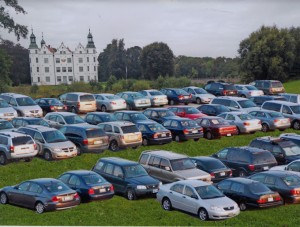 Ein neuer Parkplatz in Ahrensburg, von den Autofahrern schon dankbar angenommen!